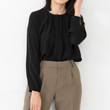 Clease[クリーズ] 　衿タックプルオーバーブラウス＜8019＞